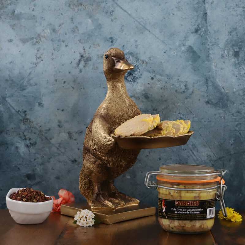 foie gras de canard entier du sud-ouest en conserve aux baies de Sichuan tranché