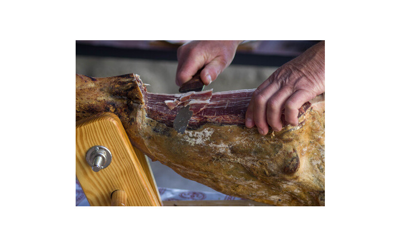 Comment découper un jambon serrano comme un pro | Guide & conseils