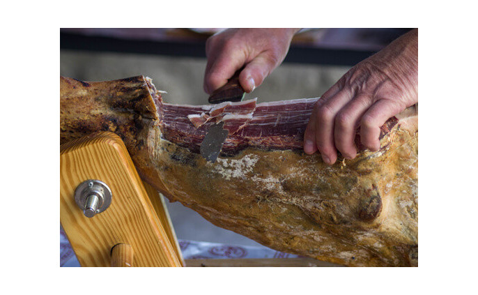 Comment découper un jambon serrano comme un pro | Guide & conseils Comment découper un jambon serrano comme un pro | Guide & conseils